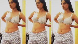 Sexy Figure Girl Showing For Boyfriend