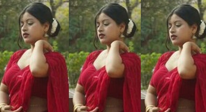 Beautiful Girl Showing Fingering Her Pussy