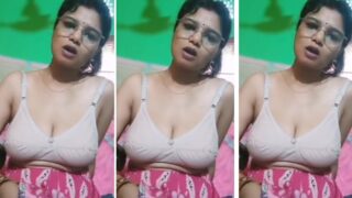 Glasses Horny Bhabhi Showing Masturbating