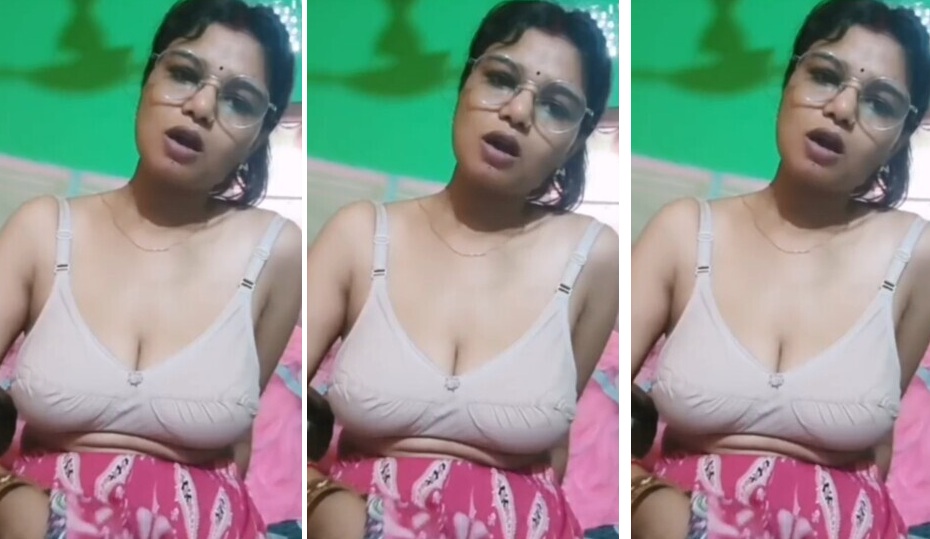 Glasses Horny Bhabhi Showing Masturbating