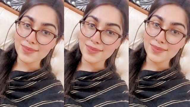 Glasses Milf Fully Nude Showing