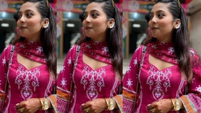 Horny Bengali Girl Pressing Her Boobs