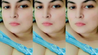 Hot Milf Showing Boobs Pussy