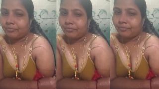 Mallu Hot Aunty Bathing