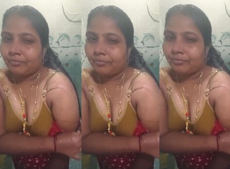 Mallu Hot Aunty Bathing