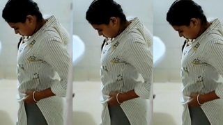 Tamil Girl P!ssing On Restroom Captured Secretly