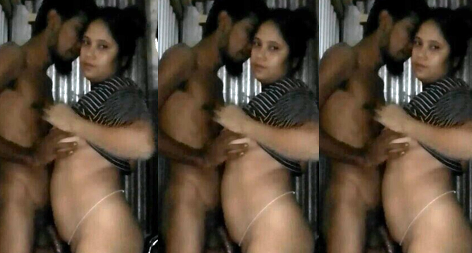 Village Horny Bhabhi Affair Quick Blowjob Stand Fucking