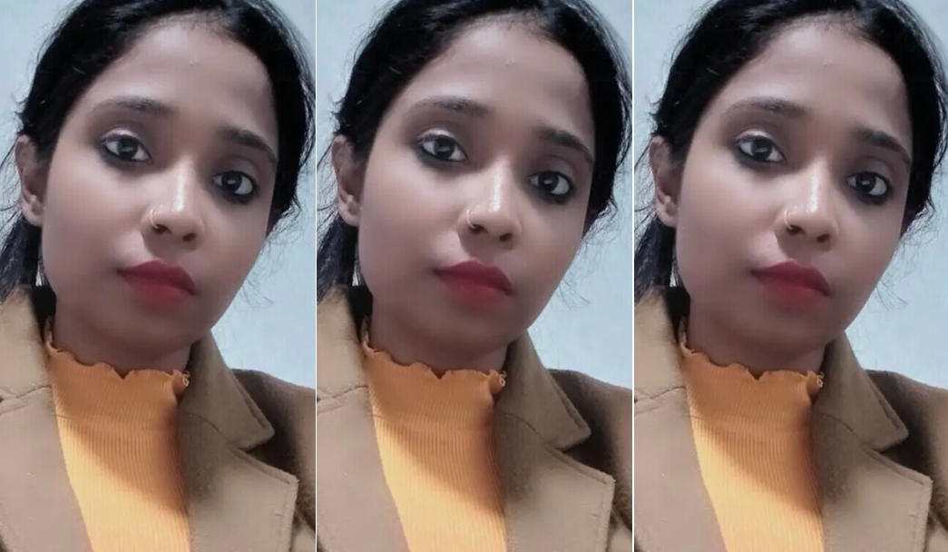 Young Girl Showing Her Boobs Pussy