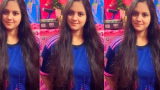 Bengali Girl Showing Boobs