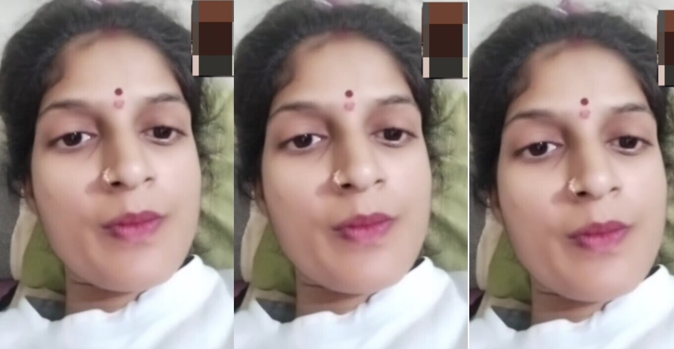 Bengali Bhabhi Showing Her Boobs