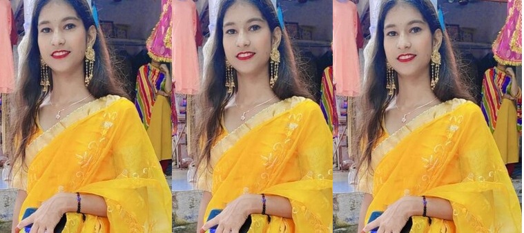 Cute Slim Young Desi Gf Showing Small Perky Boobs Old+new (Complete Set)