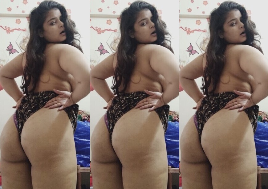 Chubby Horny Girl Teasing Fingering