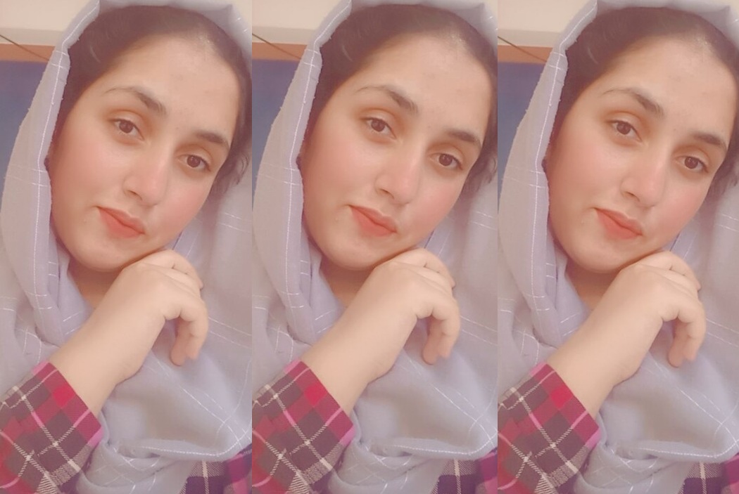 Hijabi Girlfriend Showing Her Boobs