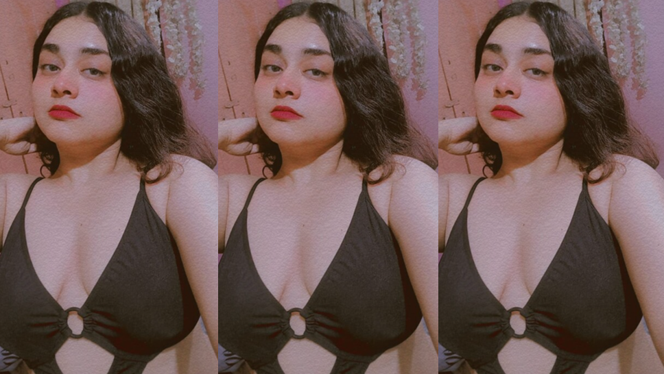 Sexy Chubby Babe Teasing Showing Boobs