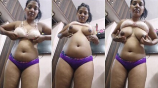 Big Ass Mallu Girl Showing Her Asshole
