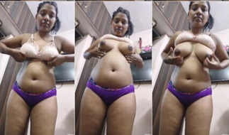 Big Ass Mallu Girl Showing Her Asshole