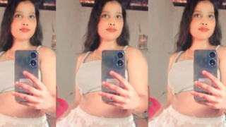 Gorgeous Lankan Big Boobs Girl Showing