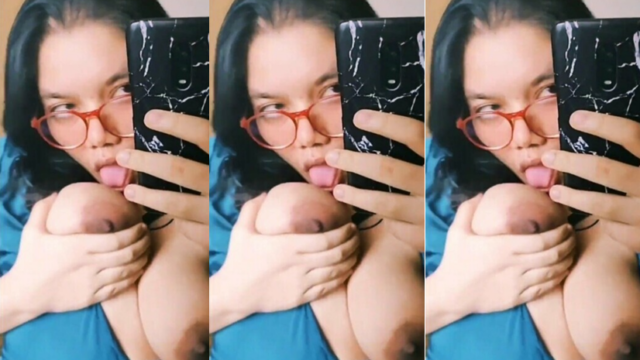 Marathi Horny Girl Showing Fingering