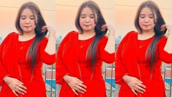 Sexy Tanker Bengali Girlfriend Showing Boobs