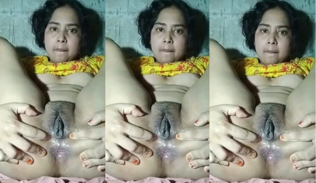 Village Horny Girl Showing Asshole
