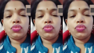 Bhabhi Showing Fingering On Video Call