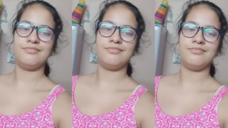 Chubby Chasmish Indian Horny Gf Showing Boobs & Fingering Hairy Pussy With Pen