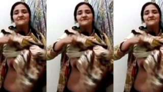 Desi Milf Showing Her Boobs Pussy