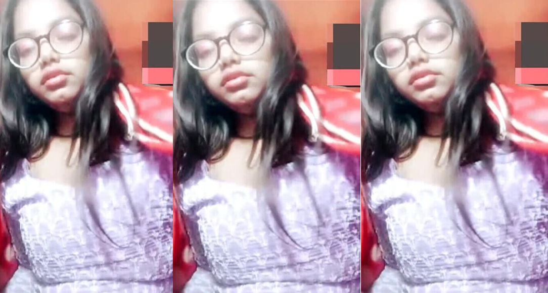 Glasses Young Girl Showing Masturbating On Video Call