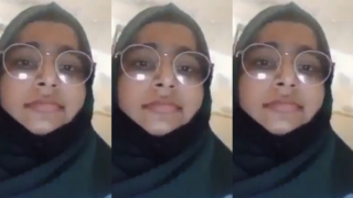 Hijabi Horny Girl Showing