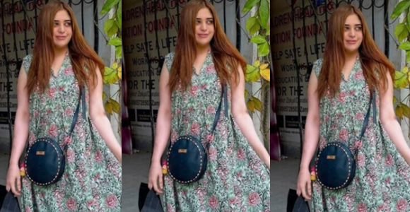 Pakistani Beautiful Girl Showing