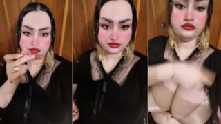 Pakistani Milf Showing Her Boobs