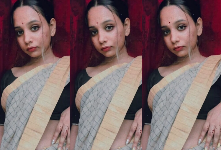 Tamil Horny Girl Showing Playing With Her Boobies