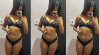Thick Sexy Girlfriend Teasing Showing