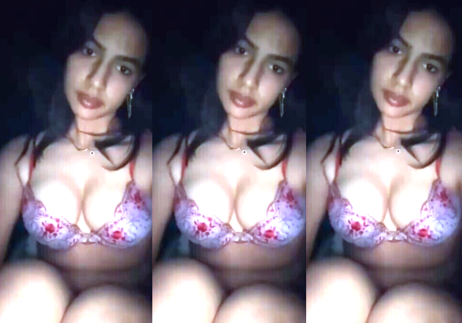 Beautiful Desi Baddie Showing Teasing