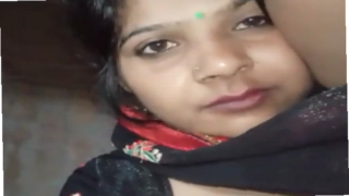 Bhabhi Affair Showing To Lover On Video Call