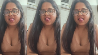 Chubby Horny Indian Milf Showing
