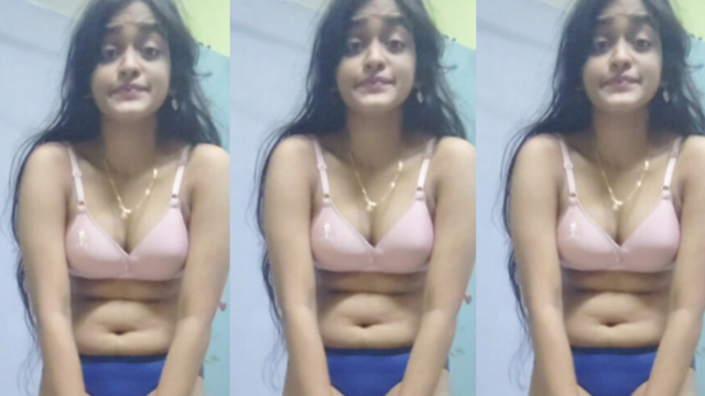 Famous Tamil Young Girl Showing Her Asshole