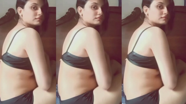 Horny Babe Showing Her Pussy Asshole