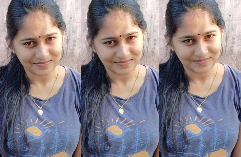 Horny Mallu Girl Showing Pressing Her Boobs