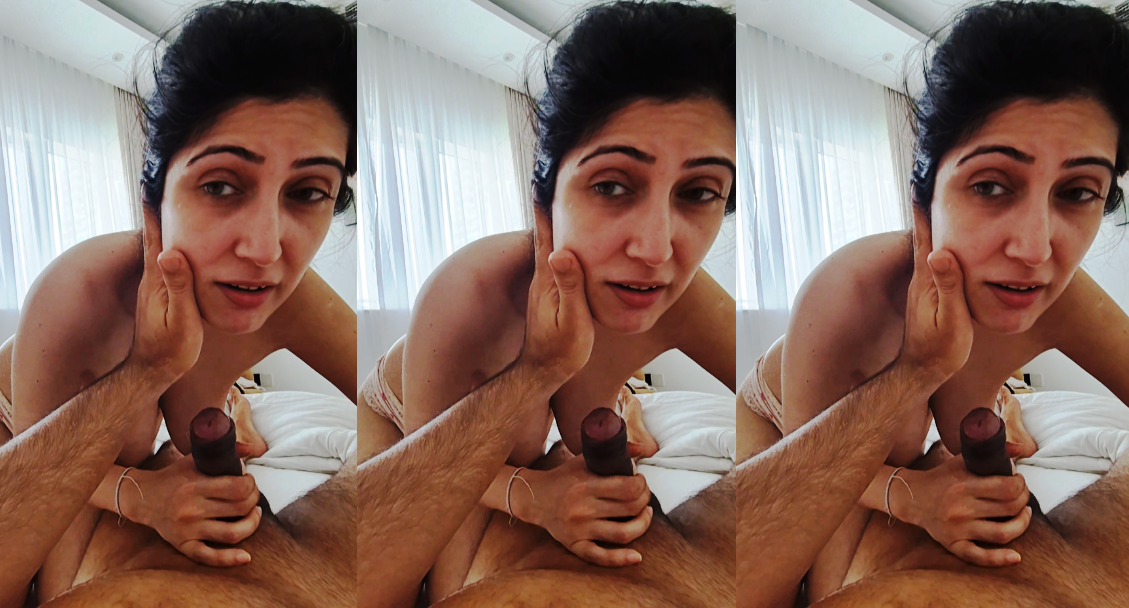 SEXY INDIAN GIRL GIVING BLOWJOB