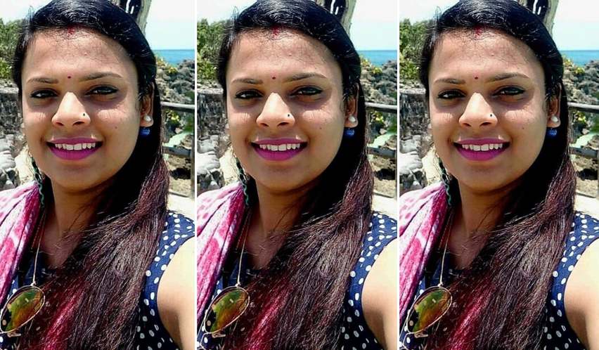 Sexy Indian Origin Malaysian Tamil Bhabhi Teasing Boobs Play