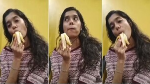 Slim Tamil Girl Showing Twerking Her Big Ass