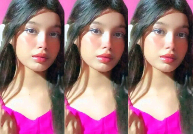 Young Girl Showing Her Boobs