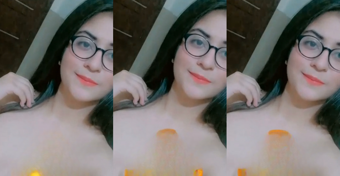 Beautiful Pakistani University Sexy Shy Gf Showing Boobs