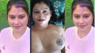 Desi Hot Wife Taking Bath