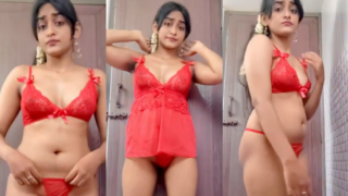 Famous Tamil Young Girl Showing Her Boobs