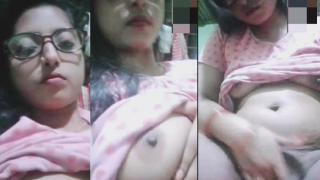 Pakistani Girl Showing For Boyfriend