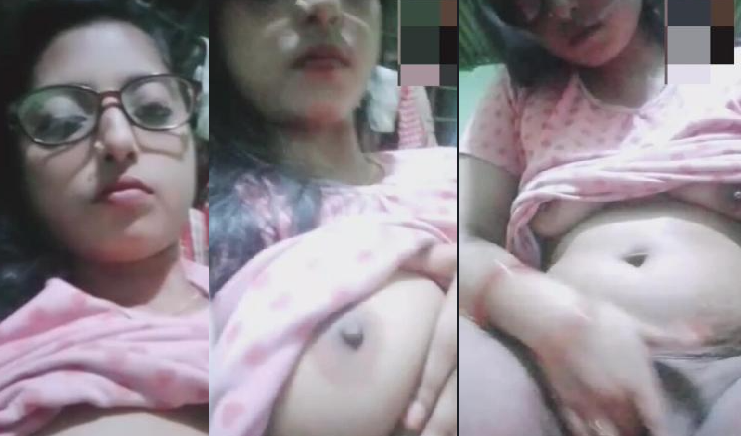 Pakistani Girl Showing For Boyfriend