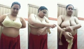 Tanker Milf Remove Dress Showing For Lover