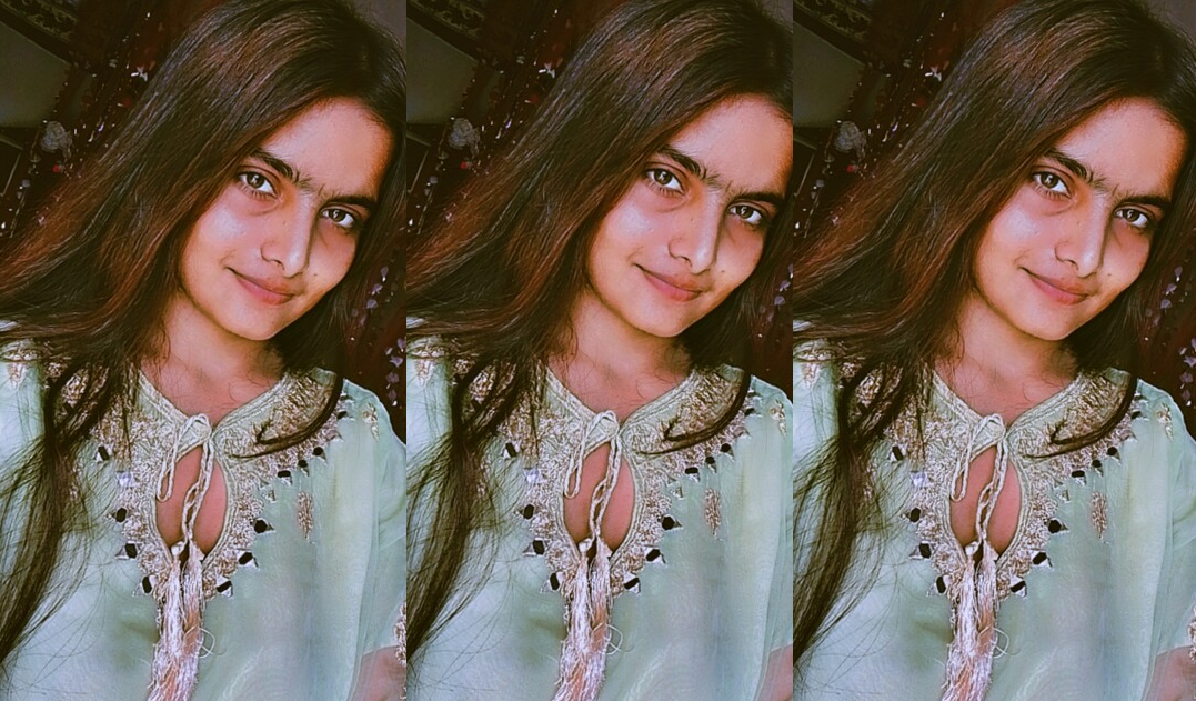 Sexy Pakistani Busty Girl Teasing Squeezing Big Boobs